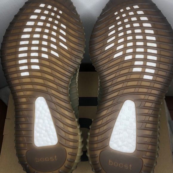 ⚠️SOLD⚠️ Yeezy Boost 350 V2 . Size 5.5M/7 W - Picture 8 of 11
